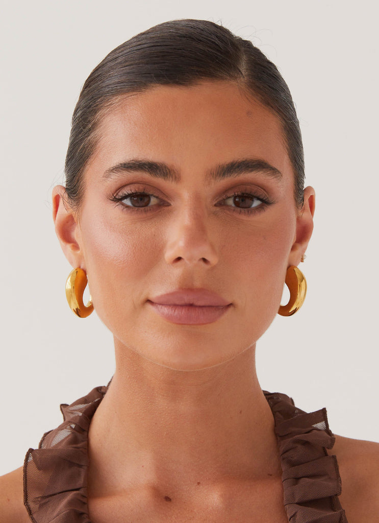 Glow Girl Hoop Earrings - Gold